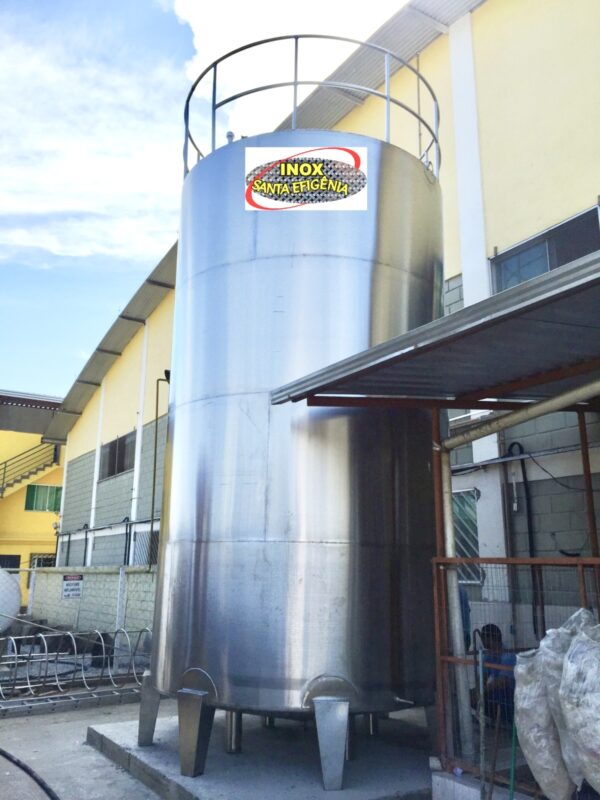 Tanque de armazenamento em inox Santa Efigênia em indústria